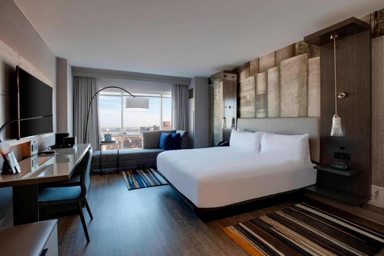 1 King Bed Cityscape Guest Room,1347433262:JPEG